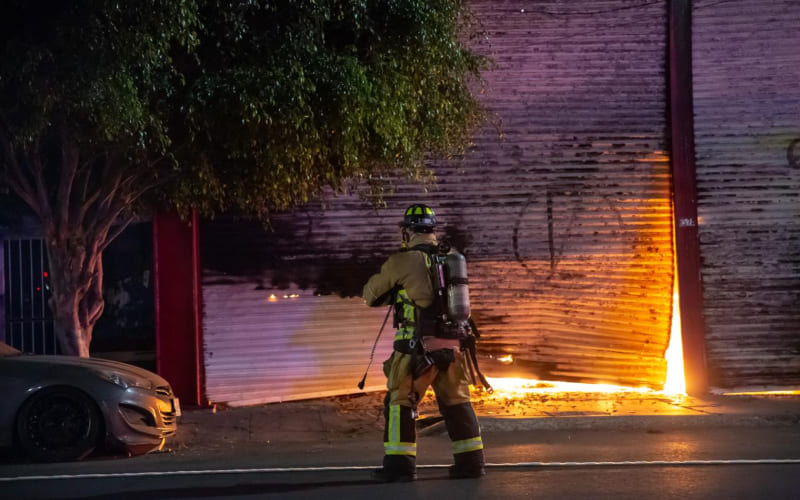 Incendio consume bodega en la Zona Centro de Tijuana