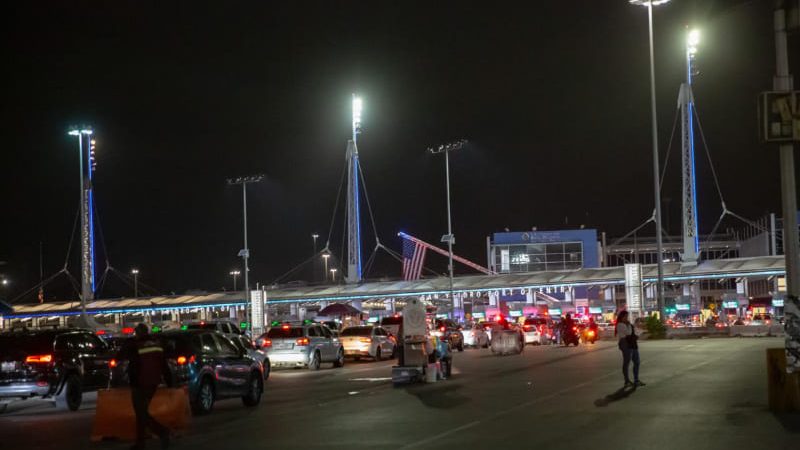 CBP guarda minuto de silencio deteniendo operaciones de la garita de San Ysidro en conmemoración de las víctimas del “9/11”