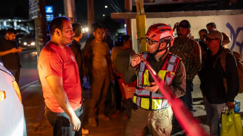 Evacuan a decenas de familias en Lomas de Matamoros por fuga en ducto de gas
