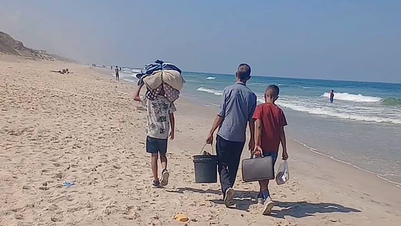 Un palestino de Ciudad de Gaza: “Mañana saldremos de casa sin nada, andando por la playa”