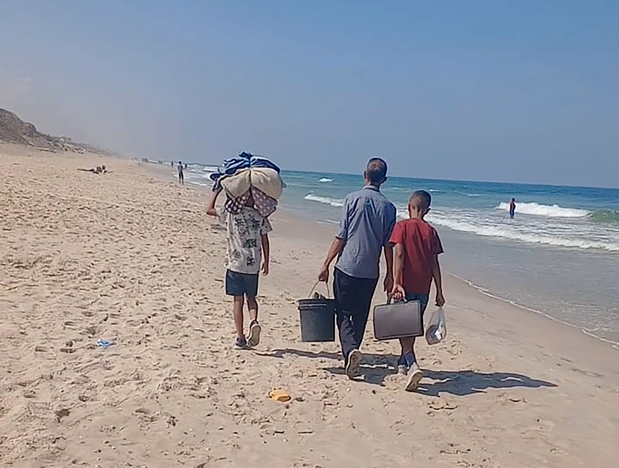 Un palestino de Ciudad de Gaza: “Mañana saldremos de casa sin nada, andando por la playa”