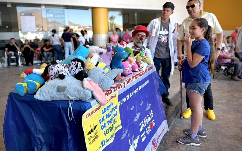 Entre peluches y risas, payasitos obsequian momentos de felicidad a los pequeños en los hospitales
