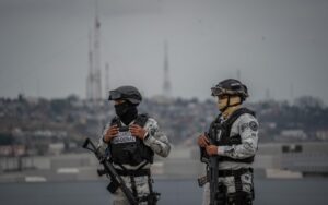 Localizan restos humanos y narcomensaje en El Pacífico