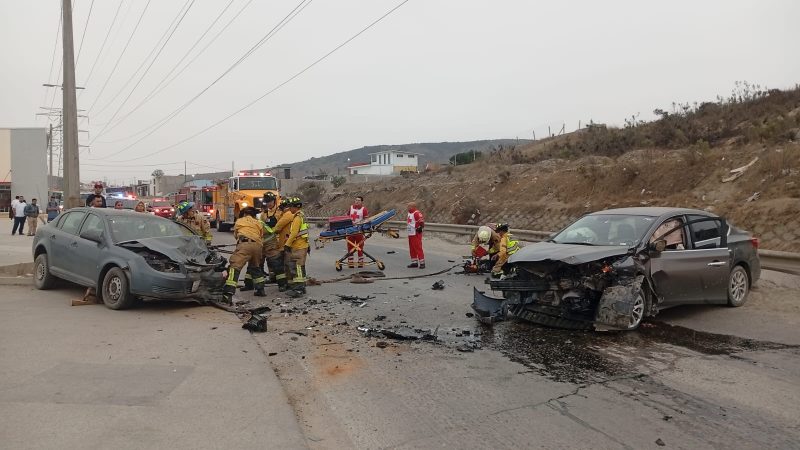 Choque frontal en fraccionamiento Urbi Villa del Prado deja cuatro lesionados