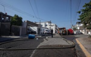 Explosión por acumulación de gas deja daños en viviendas de Villa Fontana