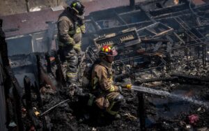 Pastor pierde su vivienda en incendio en la colonia Divina Providencia