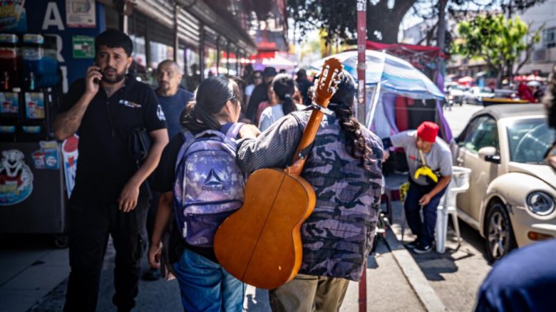 Omar Rodríguez Escobedo, la voz que recorre los camiones de Tijuana
