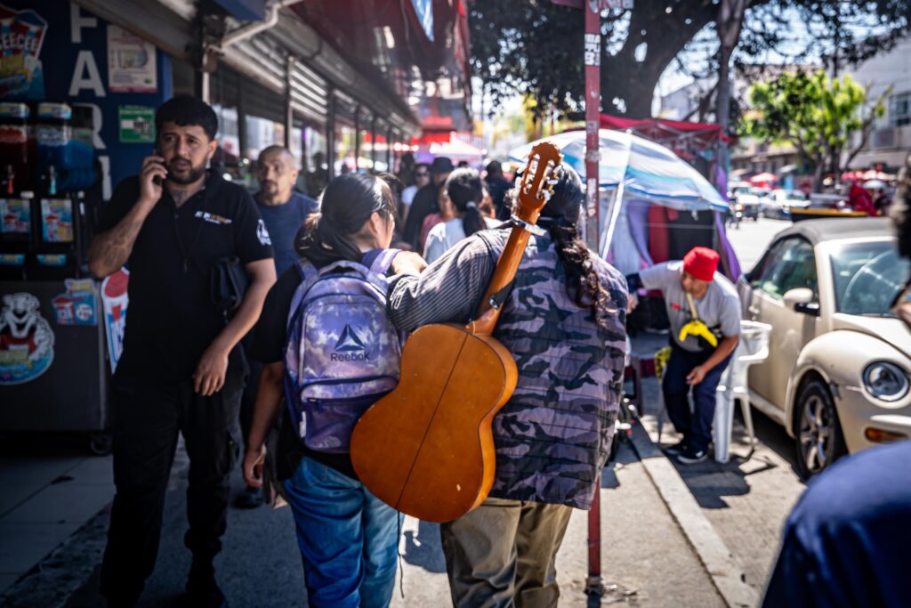 Omar Rodríguez Escobedo, la voz que recorre los camiones de Tijuana