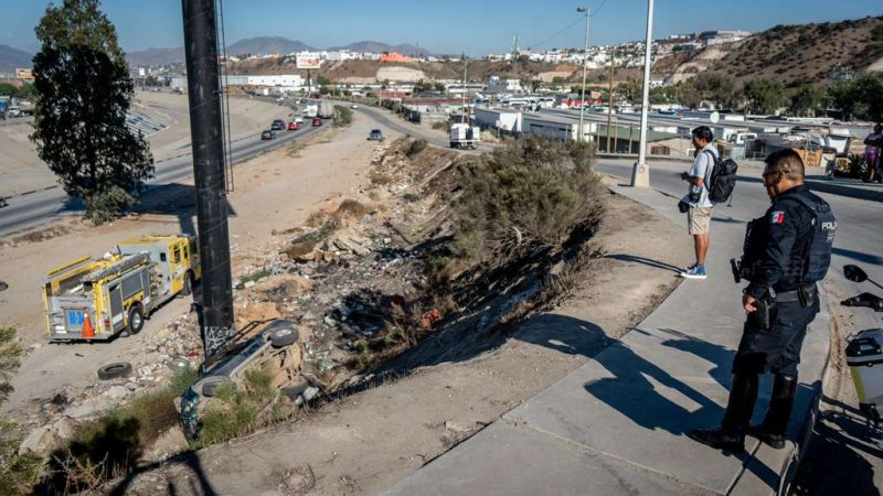 Pick Up se vuelca sobre Vía Rápida Alamar; conductor resulta lesionado