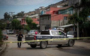 Localizan a persona sin vida dentro de vehículo abandonado en la colonia San Bernardo