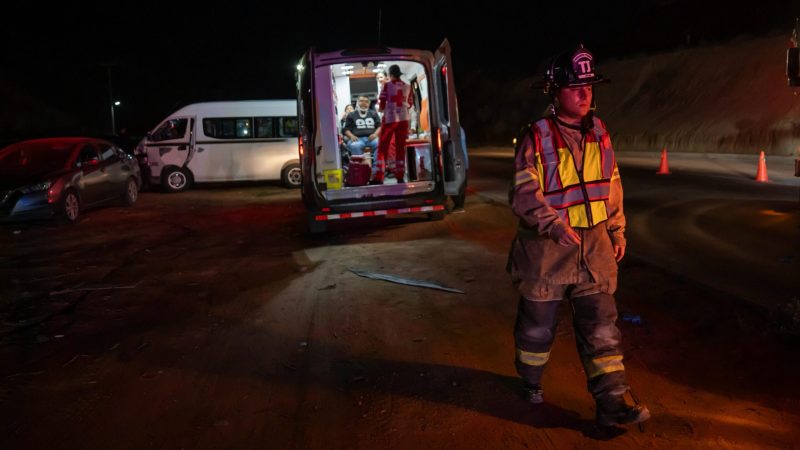Pareja resulta lesionada en accidente múltiple sobre Bulevar 2000