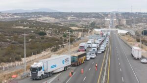 Tráiler provoca choque múltiple en caseta de El Hongo; hay lesionados y cierre total de la autopista