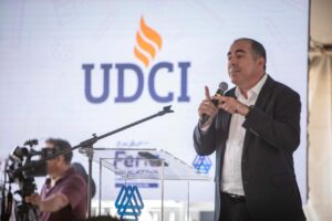 Jóvenes tijuanenses buscan opciones de futuro en feria educativa