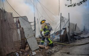 Incendio consume vivienda en la colonia Hidalgo