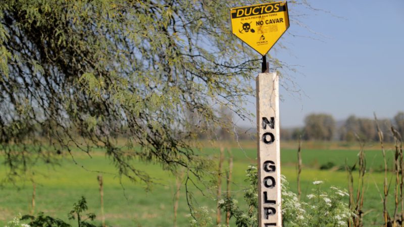 ¿Qué es el huachicol fiscal, cómo funciona y cómo afecta a México?