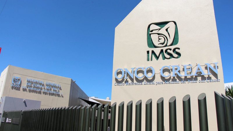 ¿Quieres asegurar a tus padres en el IMSS? Te decimos qué necesitas para el trámite