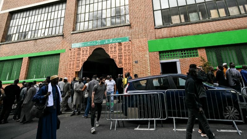Francia investiga aparición de cabezas de cerdos frente a mezquitas