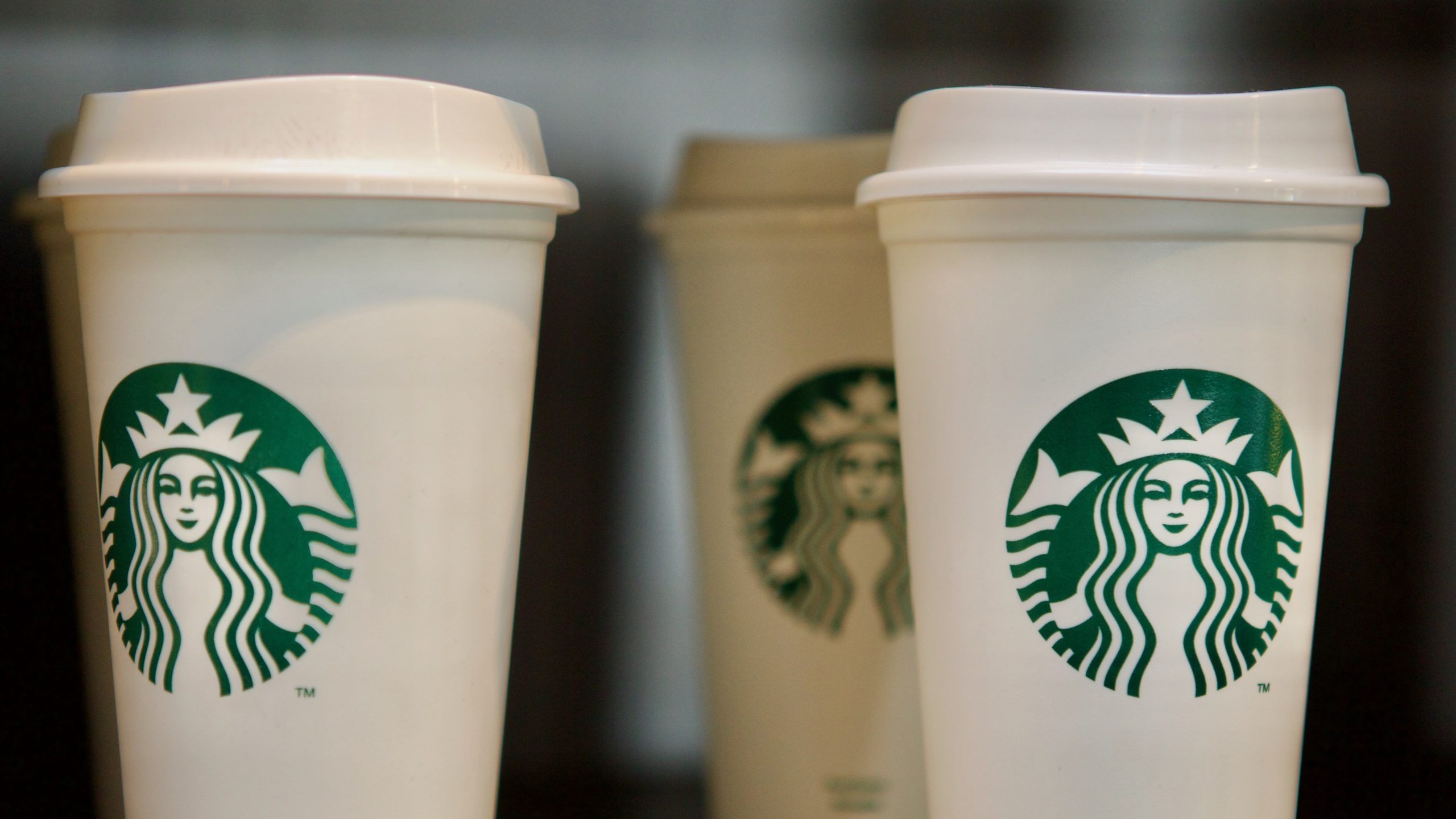 Starbucks confirma cierre de tiendas y despidos por reestructuración; ¿afectará a México?