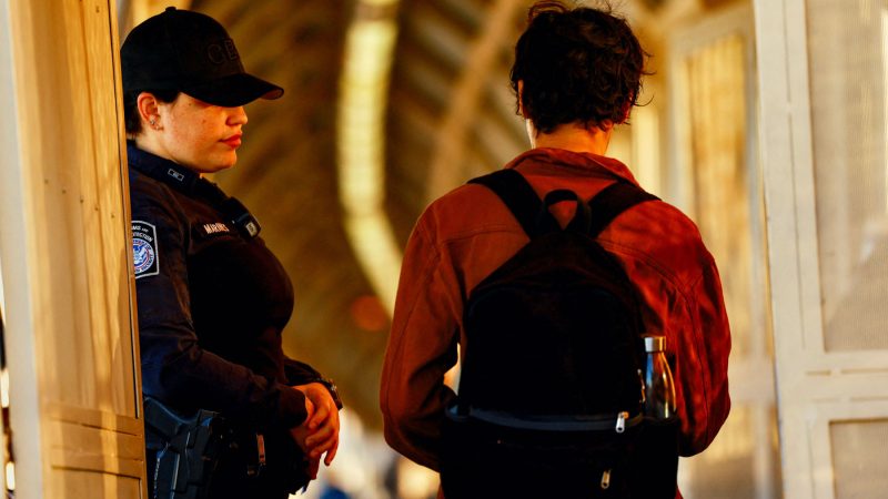 Cierre de gobierno de Estados Unidos impacta aduanas y visas en el corto plazo en México