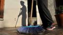 Mujeres dedican el doble de horas que los hombres al trabajo del hogar