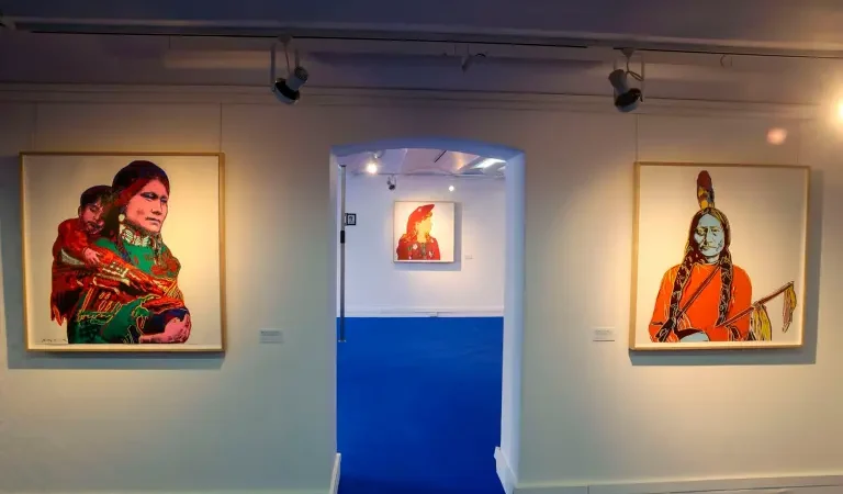 Las instantáneas de Andy Warhol toman Casa del Lago