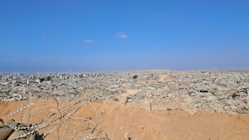 En la Gaza bajo control israelí: escombros, silencio y una frontera emergente