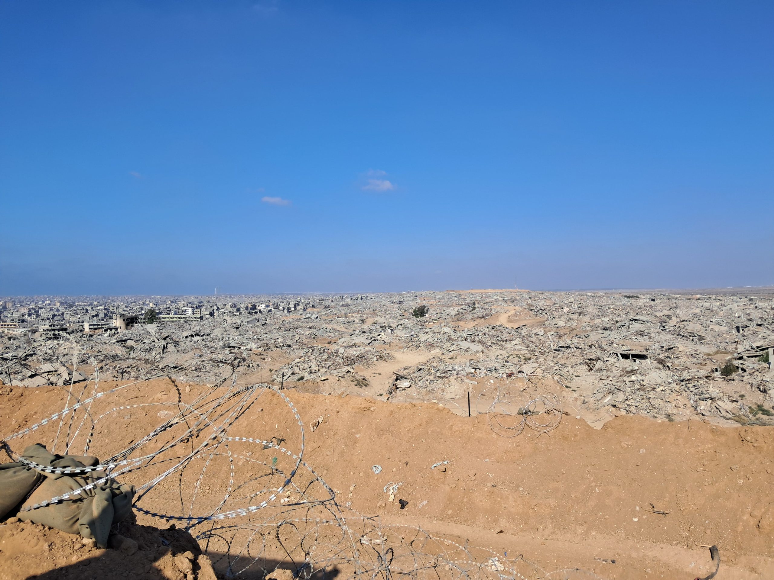 En la Gaza bajo control israelí: escombros, silencio y una frontera emergente