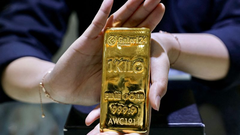 Cómo invertir en oro, el activo refugio por excelencia: los lingotes no son la única opción