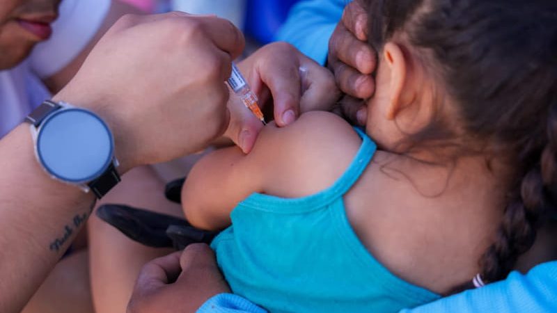 Arranca Campaña de Vacunación invernal para proteger la salud de las familias en BC; Marina del Pilar