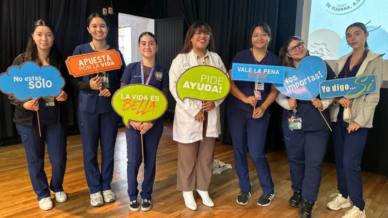 Hoy en el Dia Mundial de la Salud Mental imparten platica a estudiantes de la Prep. Lázaro Cárdenas