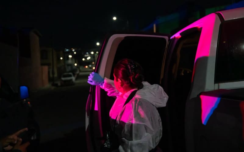 Localizan a hombre sin vida dentro de una vagoneta en la colonia Villa Real