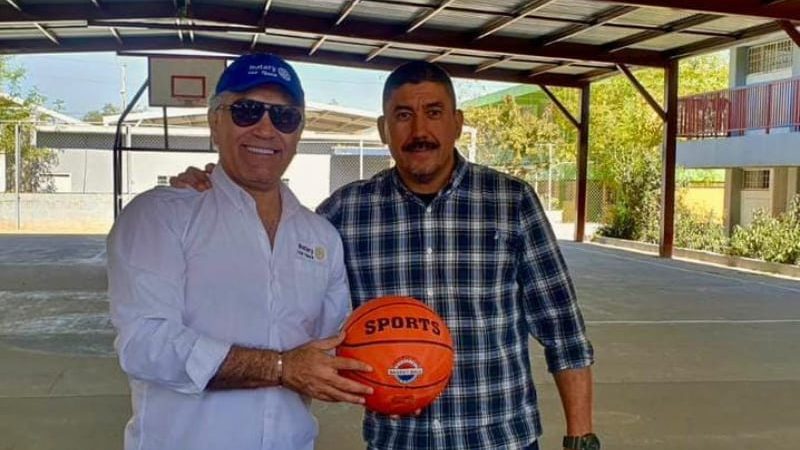 Apoyan Rotarios de Tijuana a comunidades vulnerables con entrega de mochilas