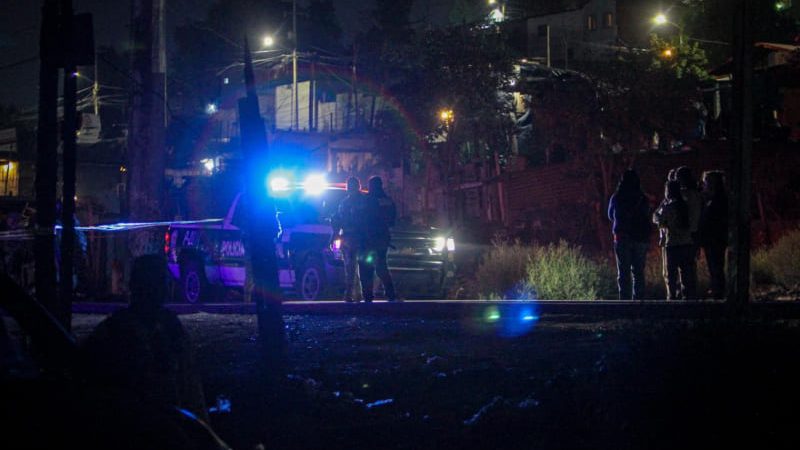 Hallan hombre sin vida con mensaje de amenazas en el Maclovio Rojas