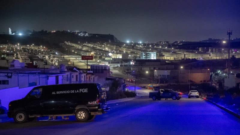 Mujer muere tras ser embestida por un auto en Pórticos de San Antonio