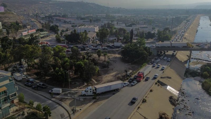 Falta de cultura vial provoca congestionamiento en vía rápida Alamar