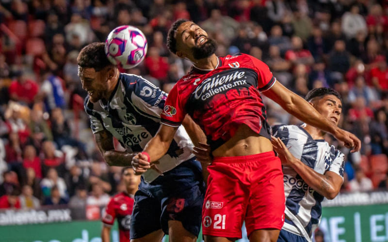 Xolos y Rayados empatan a dos goles en el Estadio Caliente