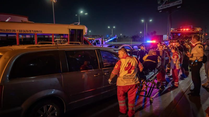 Calafia provoca choque múltiple en el bulevar sobre el bulevar Manuel J. Clouthier; una mujer resulta lesionada