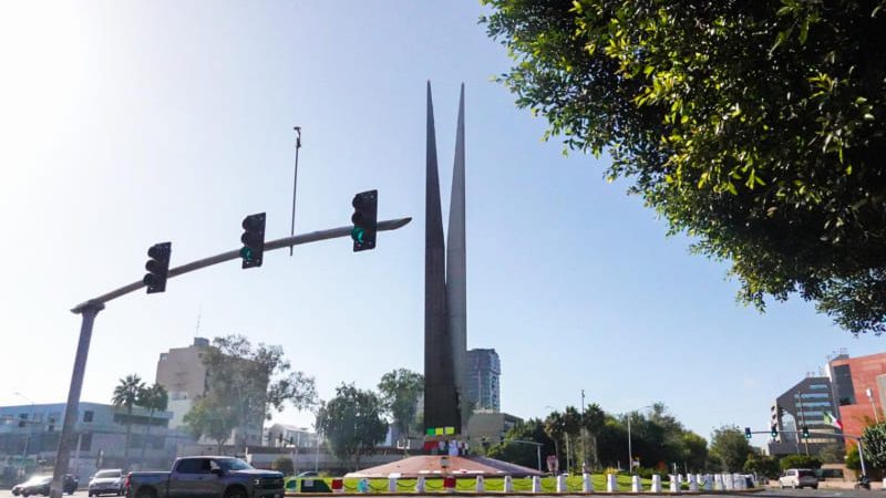 Familiares de víctimas de conductores ebrios exigen justicia en el Monumento a México