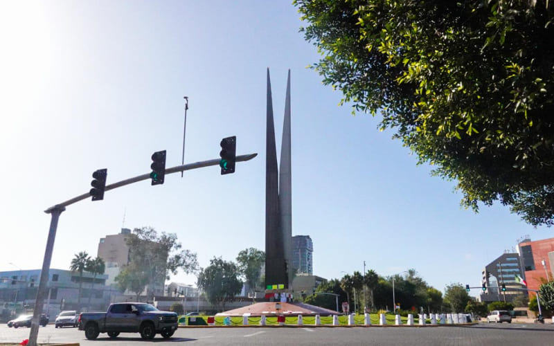 Familiares de víctimas de conductores ebrios exigen justicia en el Monumento a México
