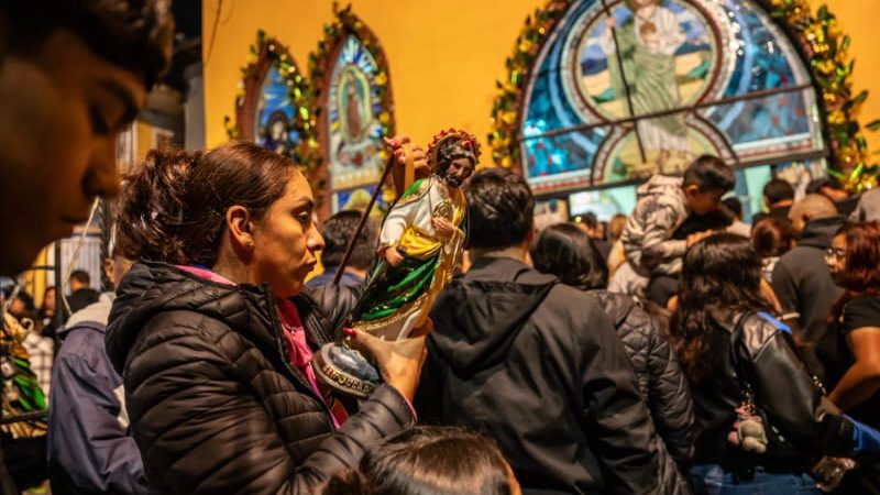 Celebran a San Judas Tadeo en la Colonia Pedregal de Santa Julia en Tijuana