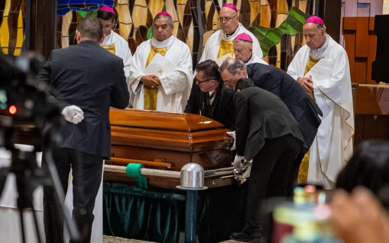Sepultan al Arzobispo Francisco Moreno Barrón en la Capilla de Cristo Resucitado