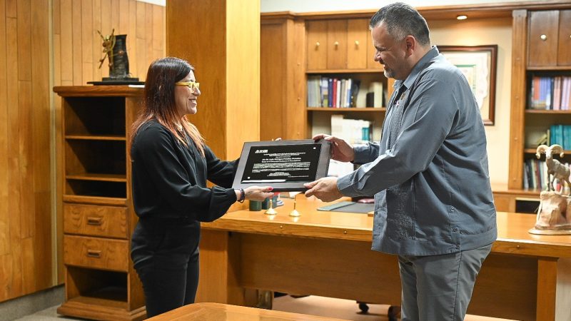 El INE reconoce a la UABC por su compromiso con la democracia y la participación juvenil