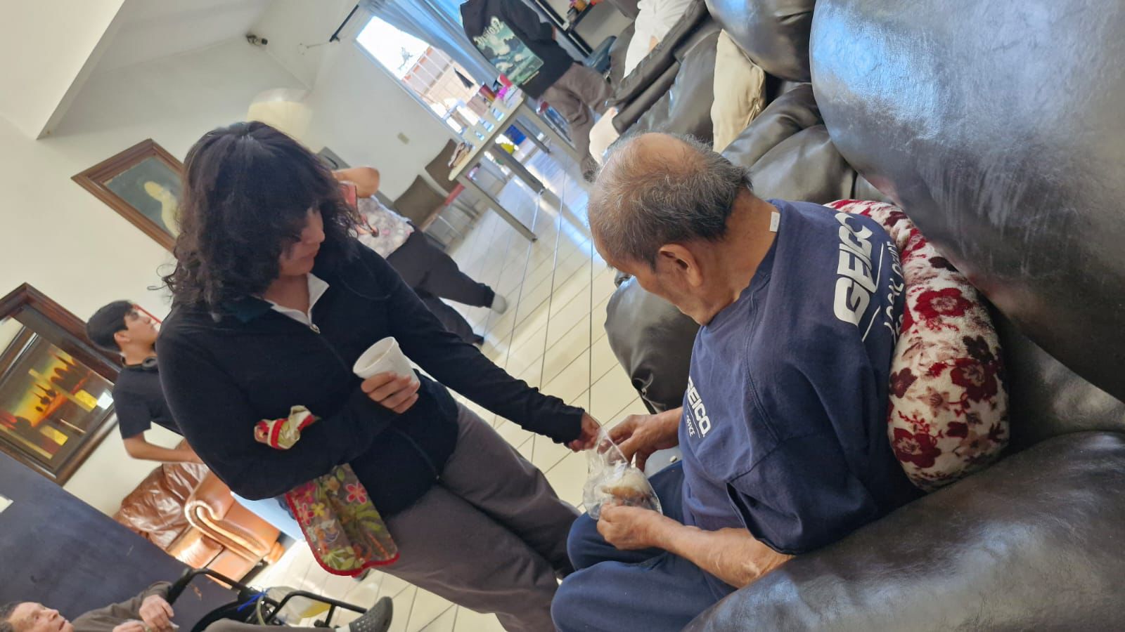 Conviven estudiantes del CONALEP Tecate con adultos mayores del Asilo San Vicente