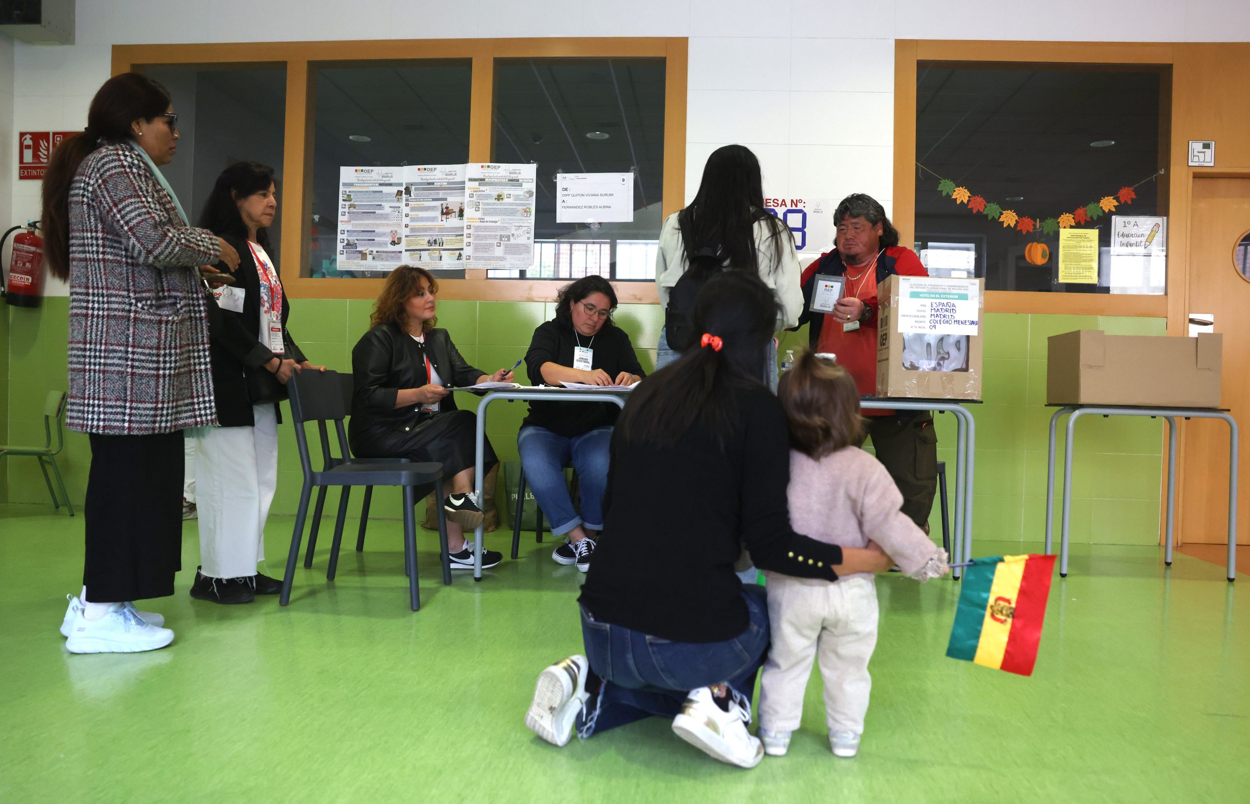 Los bolivianos en España también giran a la derecha: “El populismo se volvió insostenible”