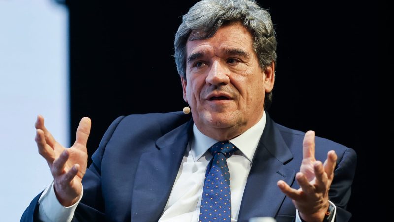 José Luis Escrivá llama a repensar la normativa de las opas tras el fracaso del BBVA: “Ha sido demasiado largo”