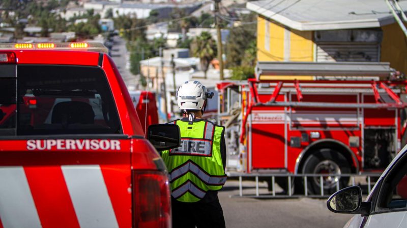Hombre sufre descarga eléctrica mientras trabajaba en el techo de un comercio