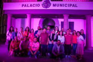 Encendido del Palacio Municipal marca inicio de “Octubre Rosa” en Tecate