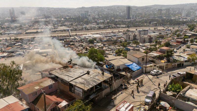 Fuerte incendio consume vivienda en la colonia Anexa Buena Vista