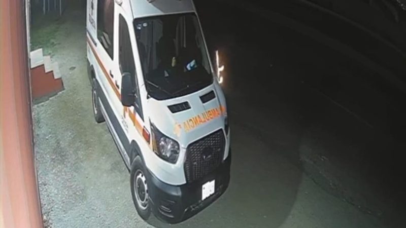 Incendian ambulancia de Cruz Roja en Playas de Tijuana