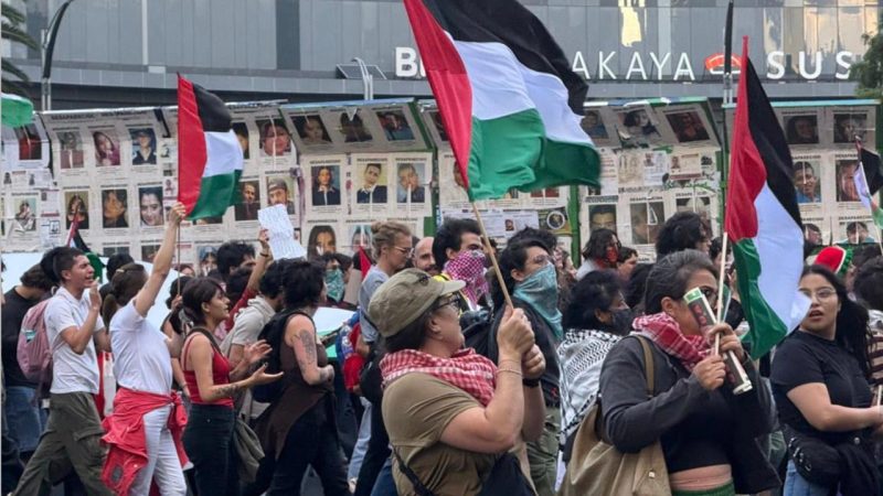 Alejandro Ruiz Uribe se suma a marcha en apoyo al Pueblo Palestino